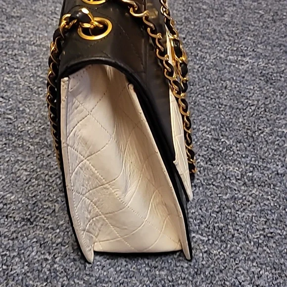 Vintage Chanel Bag - Picture 11 of 12